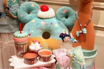 東京ディズニーランドに「ヴァネロペ」グッズがひと足早く登場！写真映え抜群“ドーナツカチューシャ”も