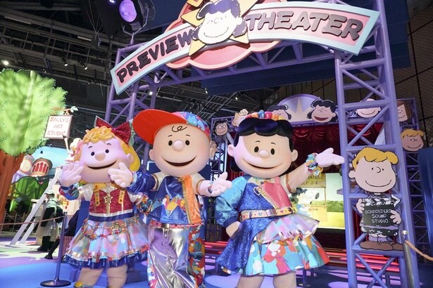 髪飾りやアクセサリーもカラフルかつ繊細で超キュート。統一感ある色味もすばらしい