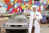 【USJ】バック・トゥ・ザ・フューチャーのドクにまた会える！Vaundyが手掛けたテーマソングにも大興奮の25周年イベントレポ