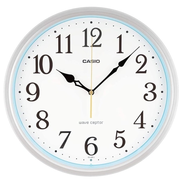 瞬時に時刻が目に飛び込む。太めの針とインデックスが実現した、圧倒的な読みやすさ【カシオ】の掛け時計がAmazonに登場中‼