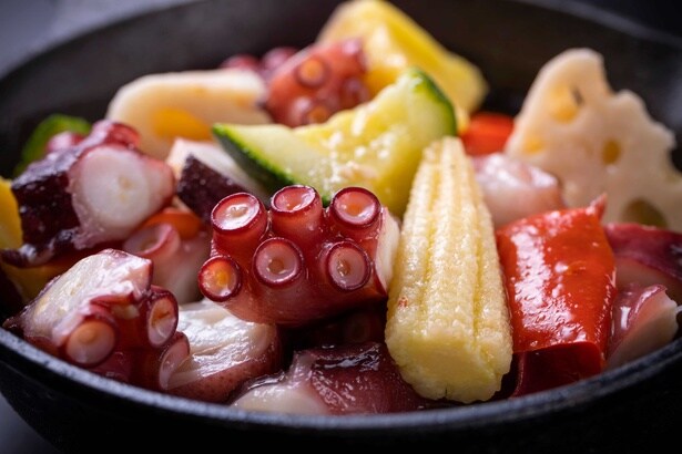 アヒージョやホタテ貝バター醤油焼きなど、バリエーション豊か