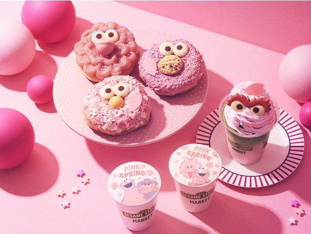 カフェメニューもピンク一色に