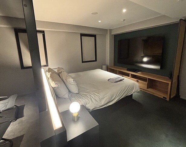 大型液晶テレビが設置されており、部屋での滞在も最大限に楽しめる!