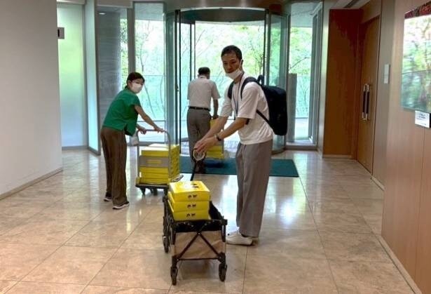 想いを積んで病院へ向かう、プロジェクト代表の越山直紀さん