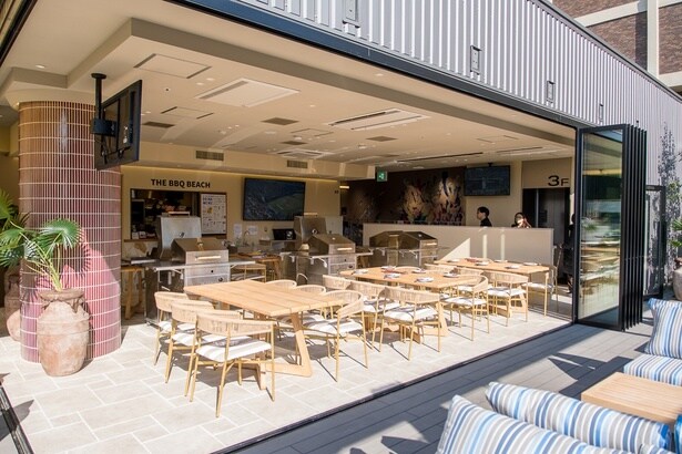 「THE BBQ BEACH THE LIVE」の利用料金は平日：大人1名2000円、土日祝日：大人1名2500円