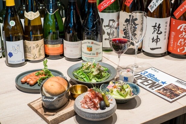 「SAKE'n'ROLL 君嶋屋」は阪東橋の老舗酒屋が運営する立ち呑みスタイルのバー