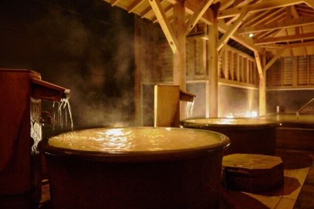 OMO5函館の源泉かけ流し温泉「琥珀色の湯」