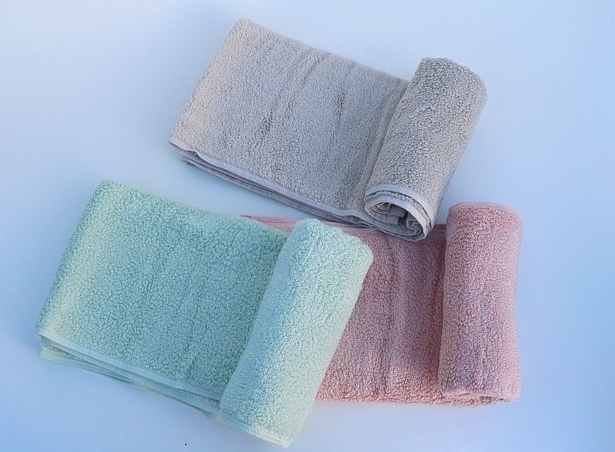 「タオル研究所」から美髪叶える新製品が登場!(カラーはピンク、ミントグリーン、ライトグレー、ダークグレーで展開)