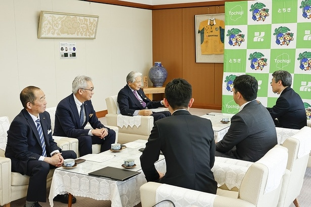 雪の中で開催された冬の花火大会の裏話や、周辺地域との心温まるエピソードなども飛び出し、両者の間に築かれた強固な信頼関係が垣間見えた