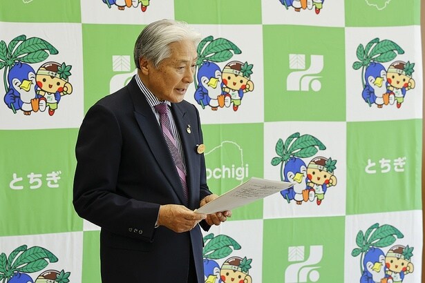 「観光ブース出展やSNS撮影協力など、これまでの多大なご支援、そして地元の伝統や材料を活かした社会貢献活動に心から感謝申し上げます」と感謝の意を伝えた福田知事