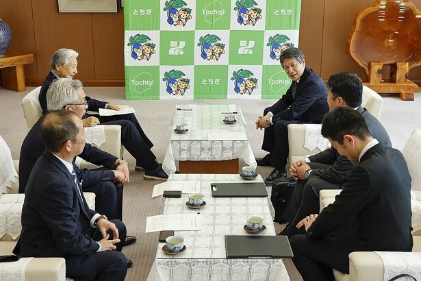 終始和やかな雰囲気で行われた歓談。国内外のモータースポーツの最新動向から、イベントの裏話まで、多岐にわたる話題で笑顔の花が咲いた