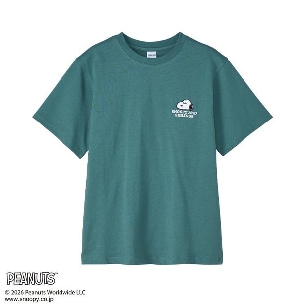 胸元にはスヌーピーのワンポイント刺しゅうがさりげなくあしらわれている