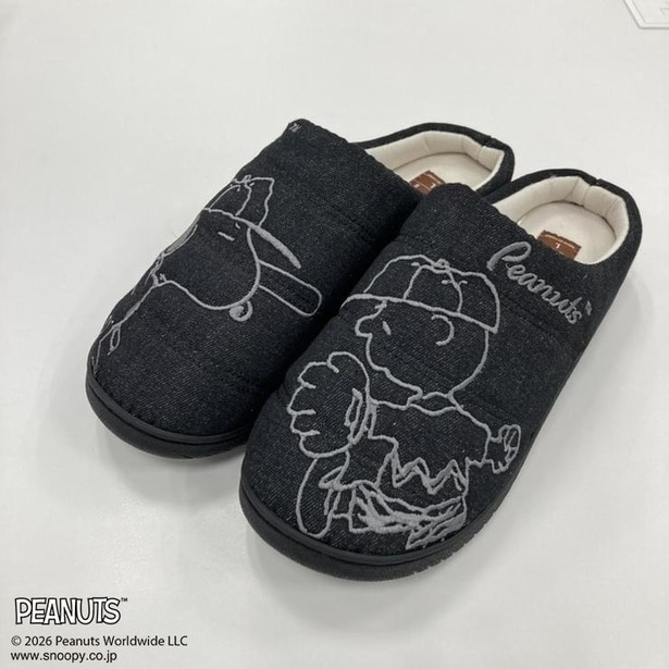 「クロッグサンダル(野球)」(各2530円)