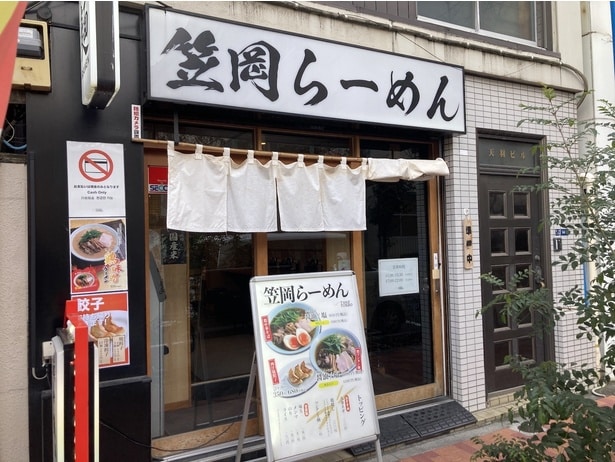 築地市場駅から「築地場外市場」を抜け、「築地本願寺」の道向かいにある