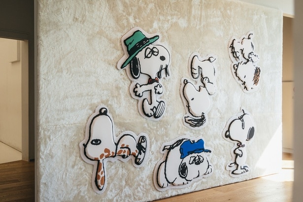 壁一面にスパイクやオラフなどきょうだいたちのレリーフが。触って楽しめるのがうれしい