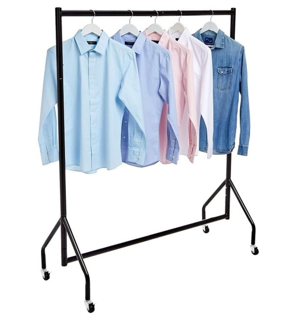 クローゼット代わりにも活躍!シンプルで使いやすい【アマゾンベーシック】キャスター付き洋服ラックがAmazonで絶賛販売中!