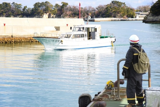 次の島に向かうための渡し船が到着