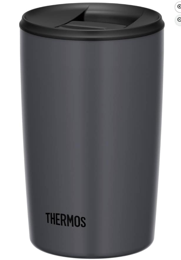 温かさを閉じ込め、埃もシャットアウト。スライド式のフタがもたらす安心感と極上の温度維持を【サーモス】の真空断熱タンブラーがAmazonに登場中‼