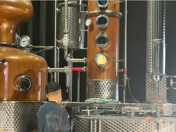 ここでは実際にスタッフさんが作業している