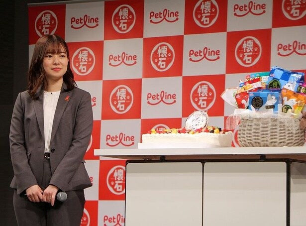 イベントでは、佐久間さんの愛猫の誕生日をお祝いする特製ケーキがプレゼントされた