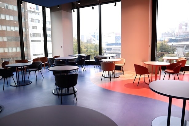 ワンダリアカフェの座席からは横浜スタジアムを一望できる