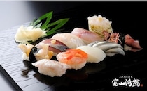 ます寿しもブラックラーメンも！おいしすぎる富山グルメ8選！現地の声をもとに外せない楽しみ方を紹介