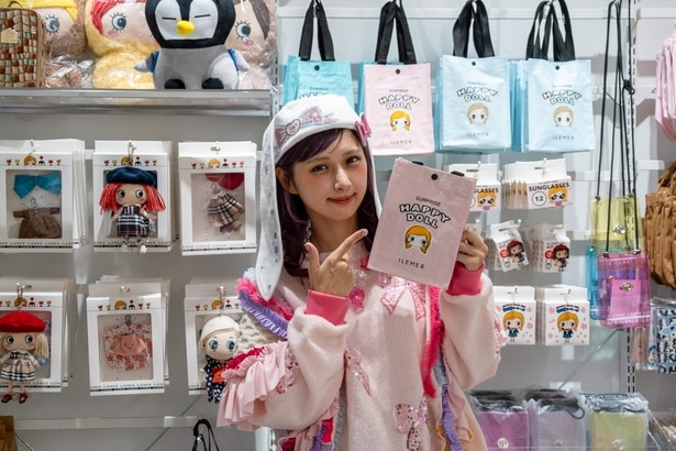 しなこさんは、ミニバッグにも注目していた