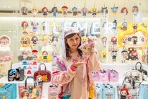 しなこ、30代というステージは「新しいチャレンジに一歩が重くなる年代」日比谷「ILEMER TOKYO」オープン初日に登場
