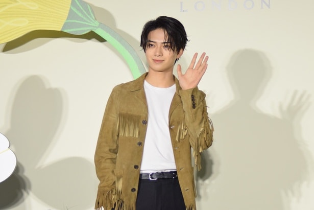 春らしい軽やかなスタイルで登壇した岩瀬洋志さん