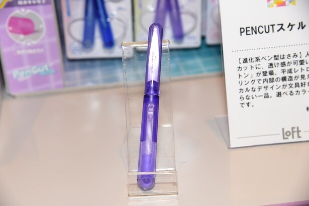収納状態ではペン型のスリムな形状になる
