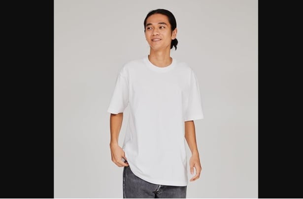 厚手でタフに使える定番アイテム！シンプルだからこそ差がつく一枚！無地Tシャツに迷ったら【ヘインズ】ビーフィーTシャツをAmazonでチェック！