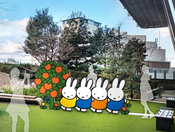 愛らしいミッフィーとなかまたち。一緒に写真を撮ろう！
