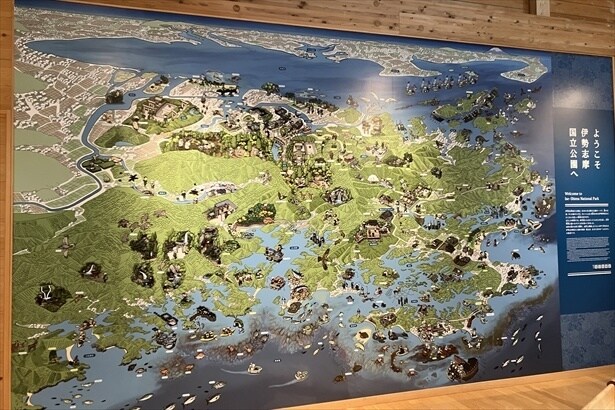 テーマごとに伊勢志摩国立公園を紹介するパネル展示