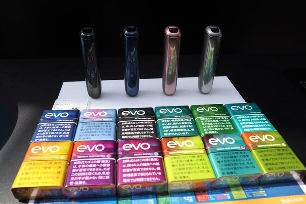 喫煙ブース内では「EVO」シリーズのテイスティングが可能
