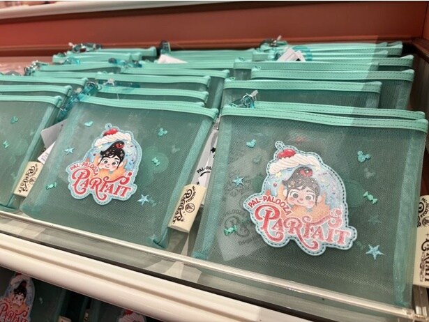 こちらはヴァネロペがデザインされたポーチ