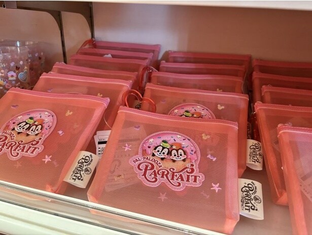 「ペイストリーパレス」のスイーツセットのポーチは2種類で展開