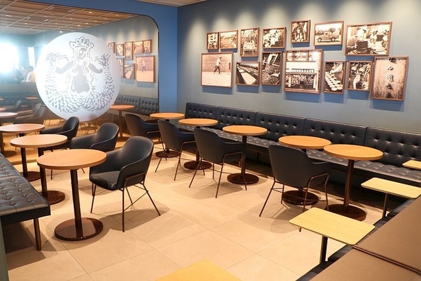 ゆっくりカフェ体験ができる奥のラウンジ席