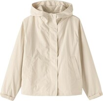 急な雨や強い日差しもこれ一枚で解決！【無印良品】の万能アウターがAmazonで販売中！