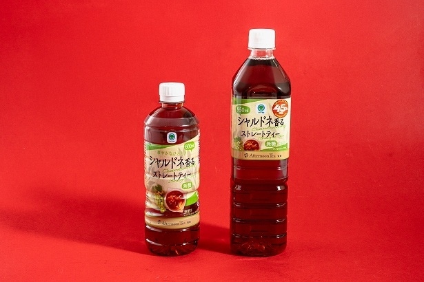 「Afternoon Tea監修 シャルドネ香るストレートティー950ml」(左)