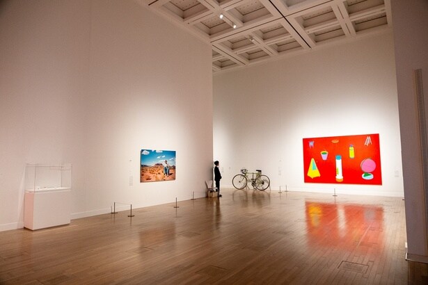 「第6章　なんでもないものから何かが生まれる：身近にあるもの」の展示風景