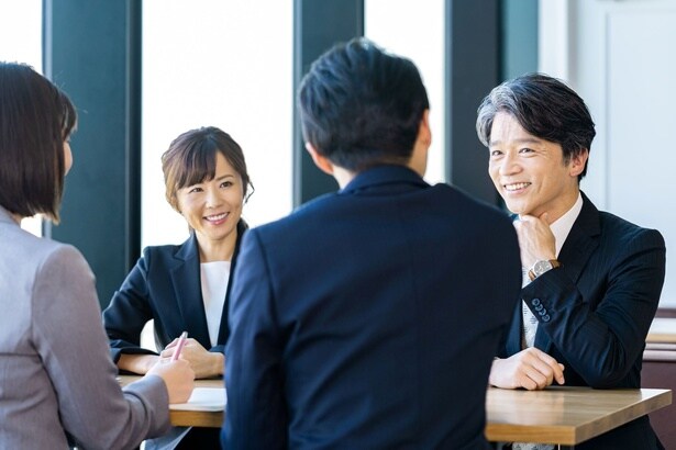 商談や来客対応などで上座・下座を意識すべきタイミングも多い