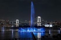 新名所誕生でお台場の夜がもっとロマンティックに！世界最大級の噴水「東京アクアシンフォニー」が話題
