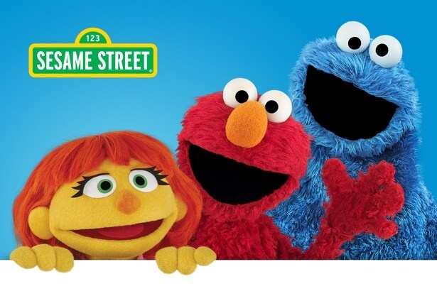 【画像】(左から)ジュリア、エルモ、クッキーモンスター