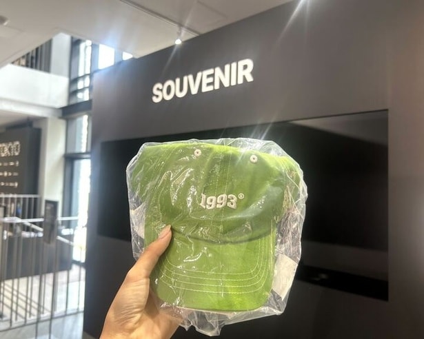 お土産コーナーで帽子をゲット