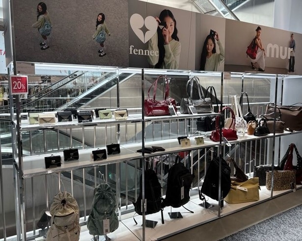 財布やカバンなども充実