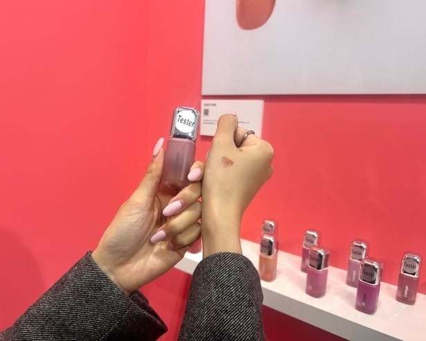 商品のテクスチャーを体験することができる