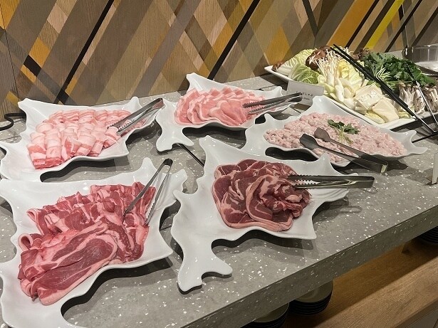 上質なラム肉や北海道のブランド豚「ゆめの大地」も食べ放題