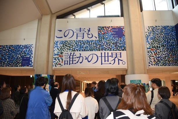 キービジュアルの《(無題)(青)》工藤みどり(るんびにい美術館/岩手県)
