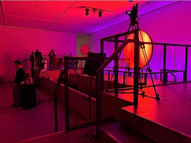 7月1日(水)から配信予定のWEB-CMの撮影で使用した美術セットを特別にそのまま公開