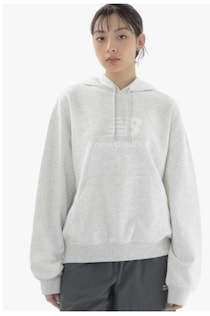 ゆったり着こなして、ロゴを楽しむ。毎日軽やか【ニューバランス】のパーカーがAmazonに登場中‼